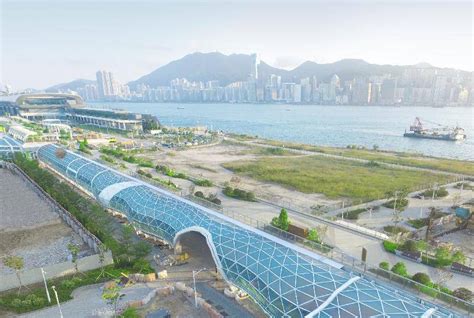 香港蛇形建築|啟德空中花園被指似蛇陣佈局 波浪紋隔音屏似足蛇皮